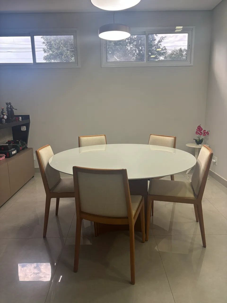 Mesa Redonda de Jantar com 6 cadeiras 