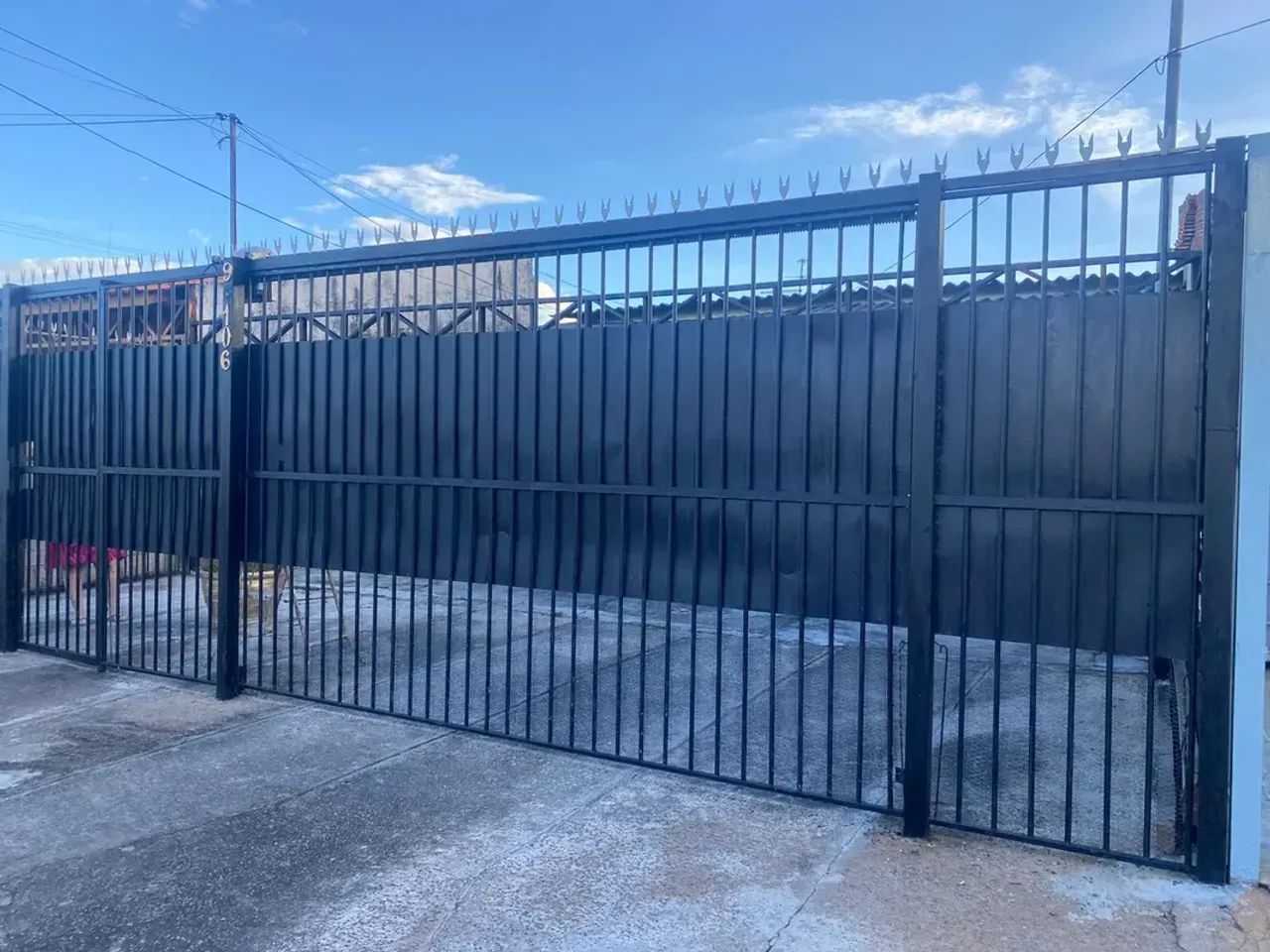 VENDE-SE UMA CASA COM 2 MORADIAS EM TAGUATINGA!