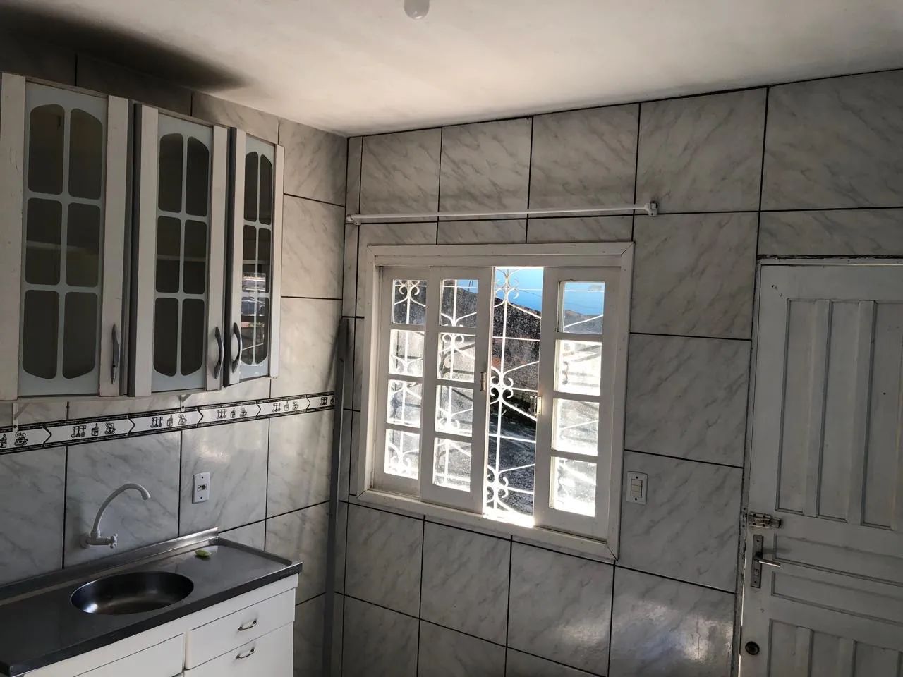 Linda Kitnet/Casa em terreno familiar - Foto 5