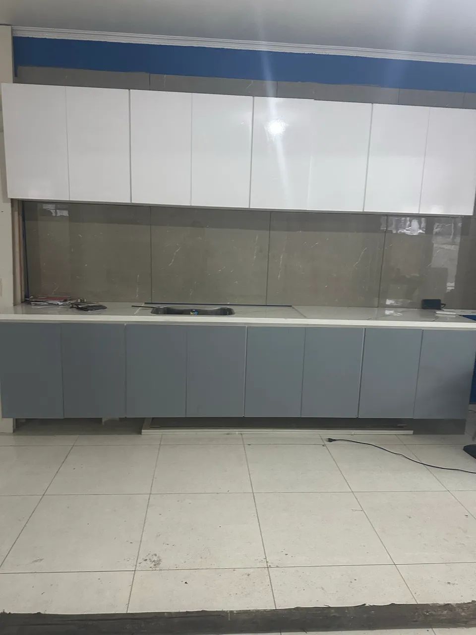Cozinha e pia de porcelanato completo 