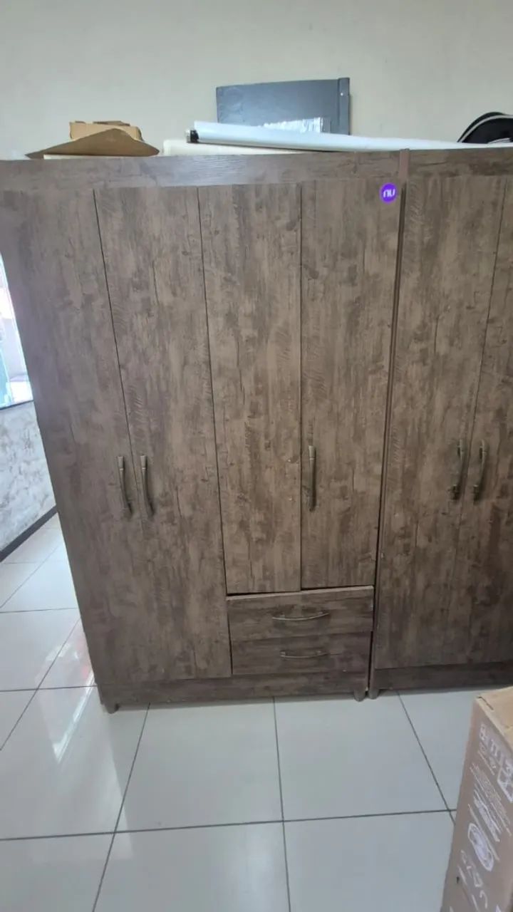 Guarda roupa cor amadeirado, 4 portas e 2 gavetas - Foto 4