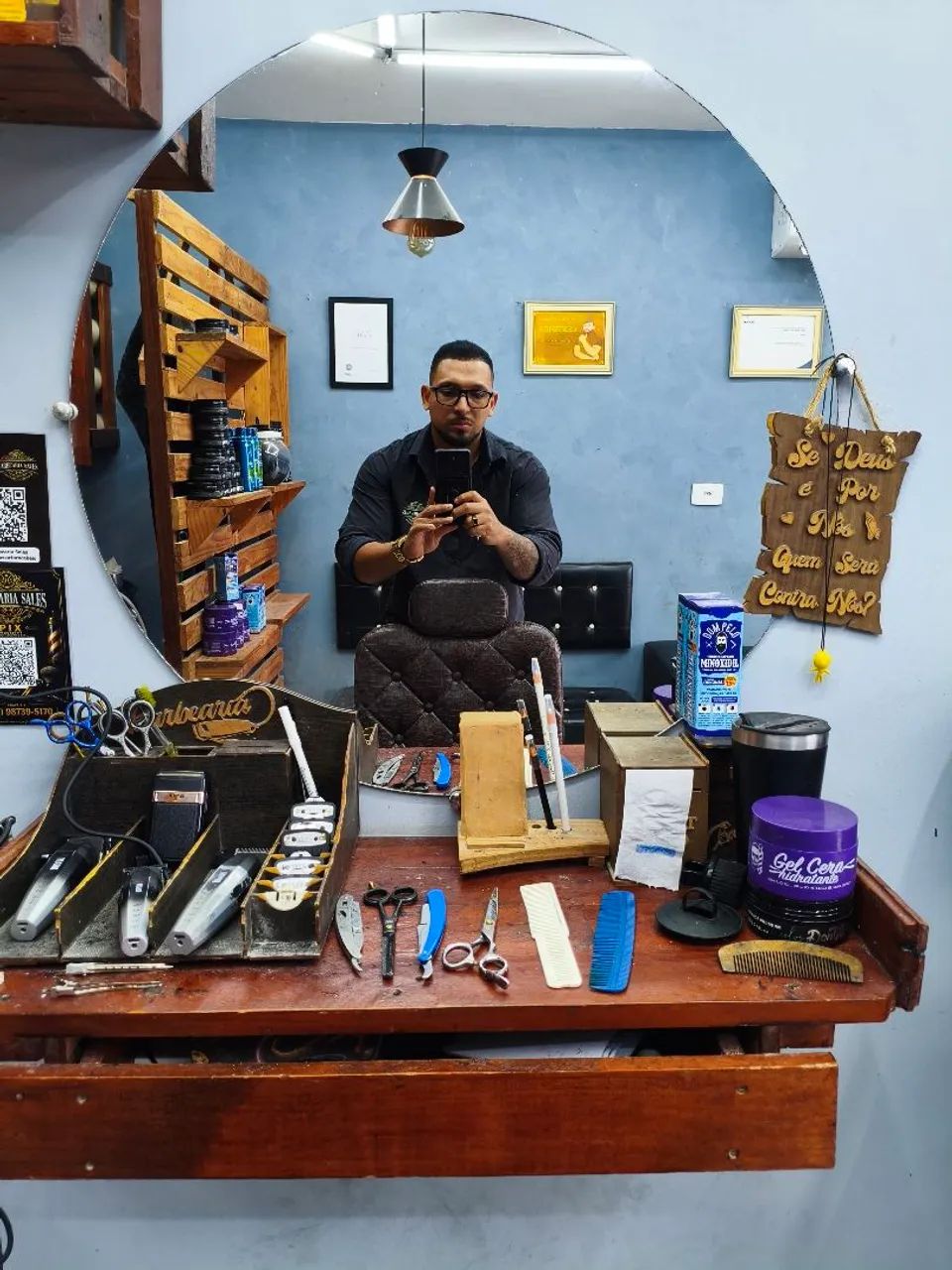 Vendo móveis de barbearia e cadeiras 
