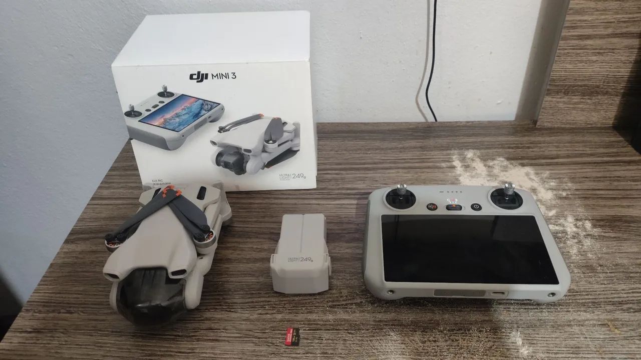 Drone Dji mini 3 com controle com tela.