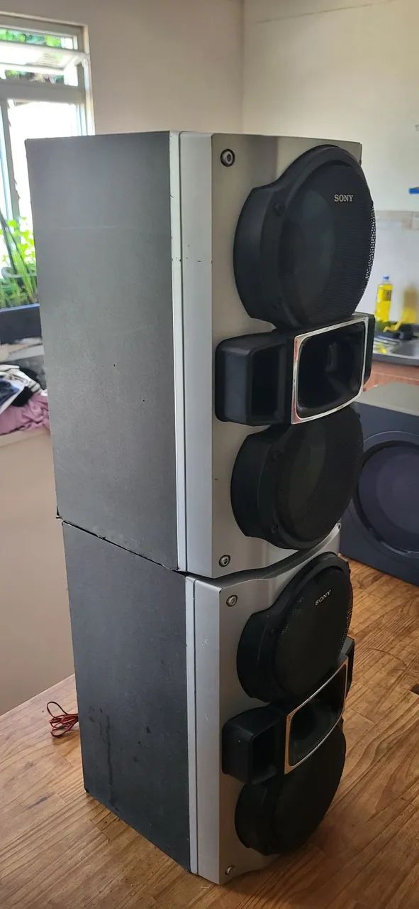 Dois pares de caixas Sony - Equipamentos e Acessórios de Som