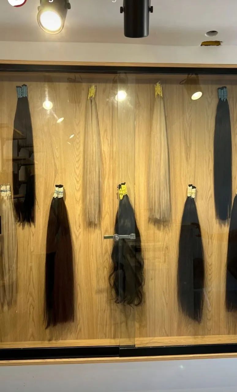 Expositor para Cabelos em MDF e porta de Vidro