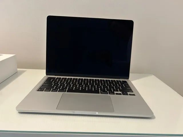 MacBook Air M3 13,6