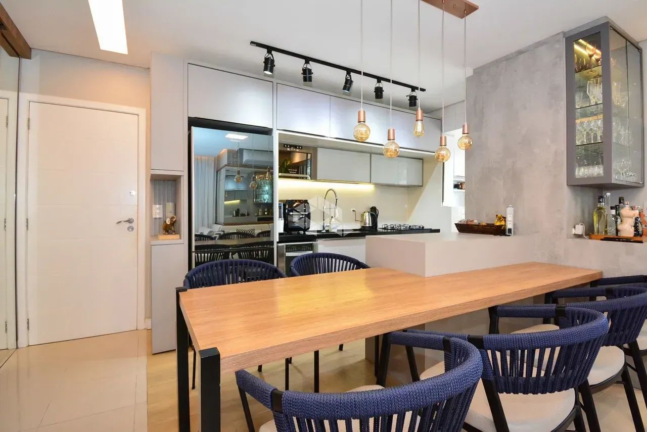 APARTAMENTO COM 2 QUARTOS SENDO 1 SUÍTE 2 VAGAS DE GARAGEM SACADA COM CHURRASQUEIRA E VIST - Foto 5