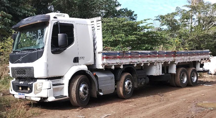 Aproveite Caminhão Volvo VM 330 Bitruck 8x2R Ano 2013 - Foto 2