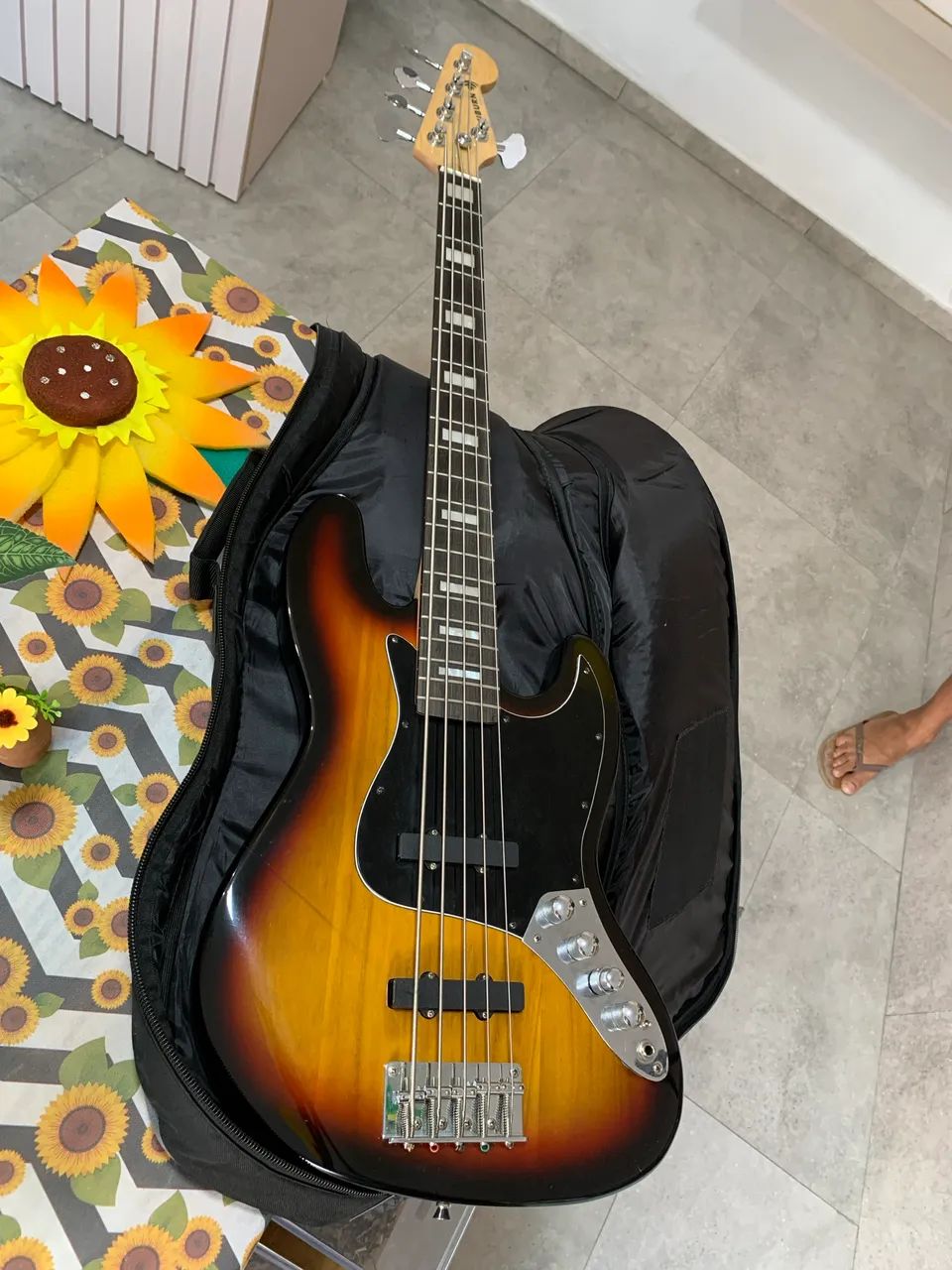 Jazz Bass 5 Cordas Ativo (Semi Novo) - Foto 5