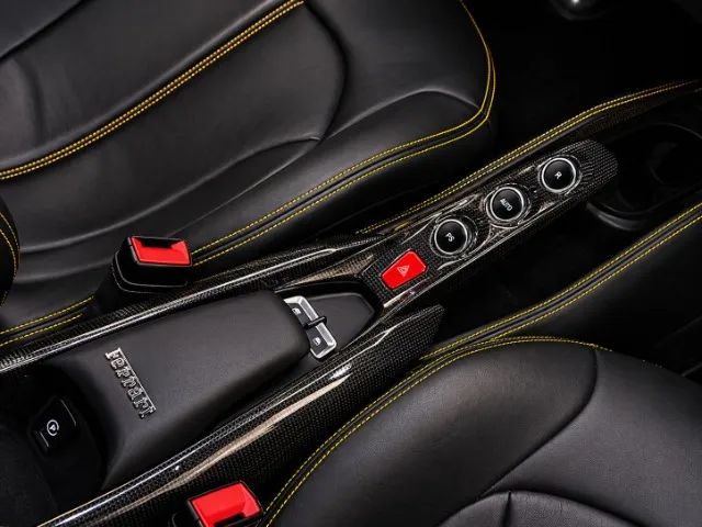 Ferrari F8 TRIBUTO 3.9 V8 720cv, foto 9 de 20
