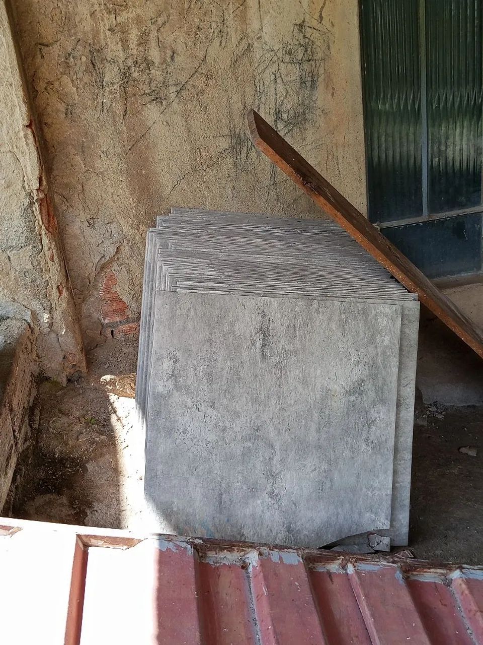 Vendo piso e porcelanato tem mais de 5 metros por 800 reais 