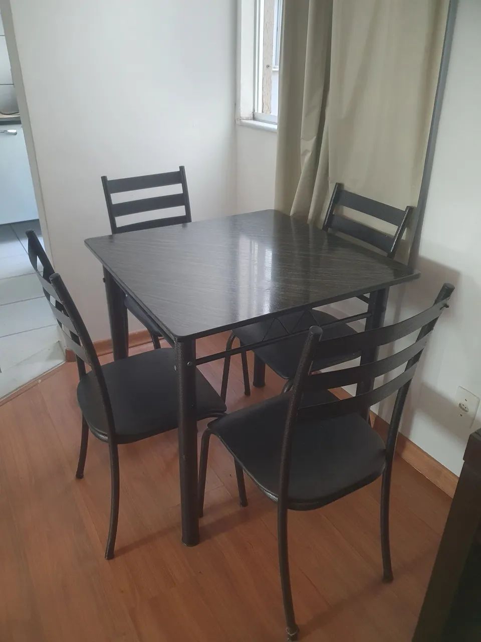 Mesa 4 cadeiras