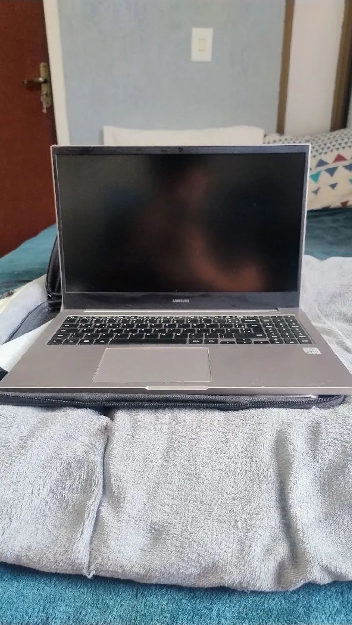 Notebook com i3 10 e SSD adicional de 512 gb e hd de 1 tb