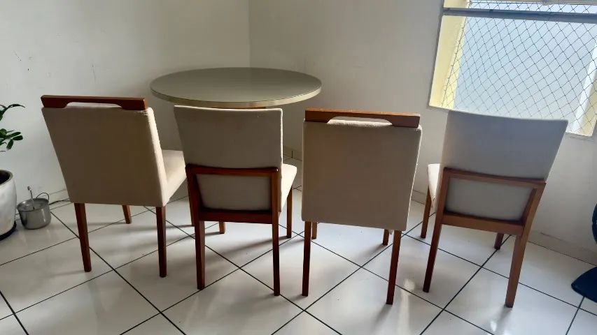 Mesa de jantar com tampo de vidro  madeira Maciça  - Foto 3