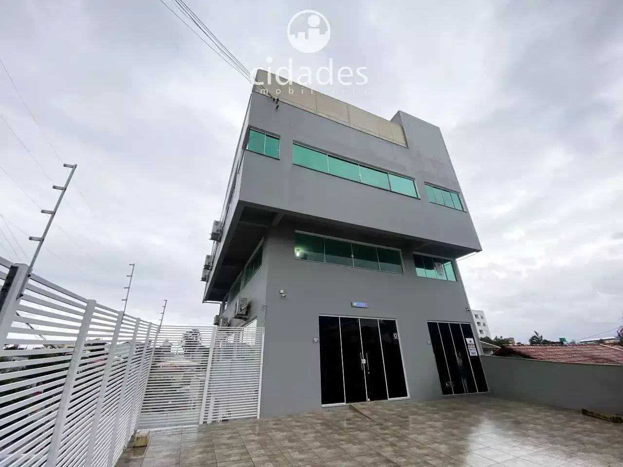 Aluguel de ampla sala comercial na região continental de Florianópolis