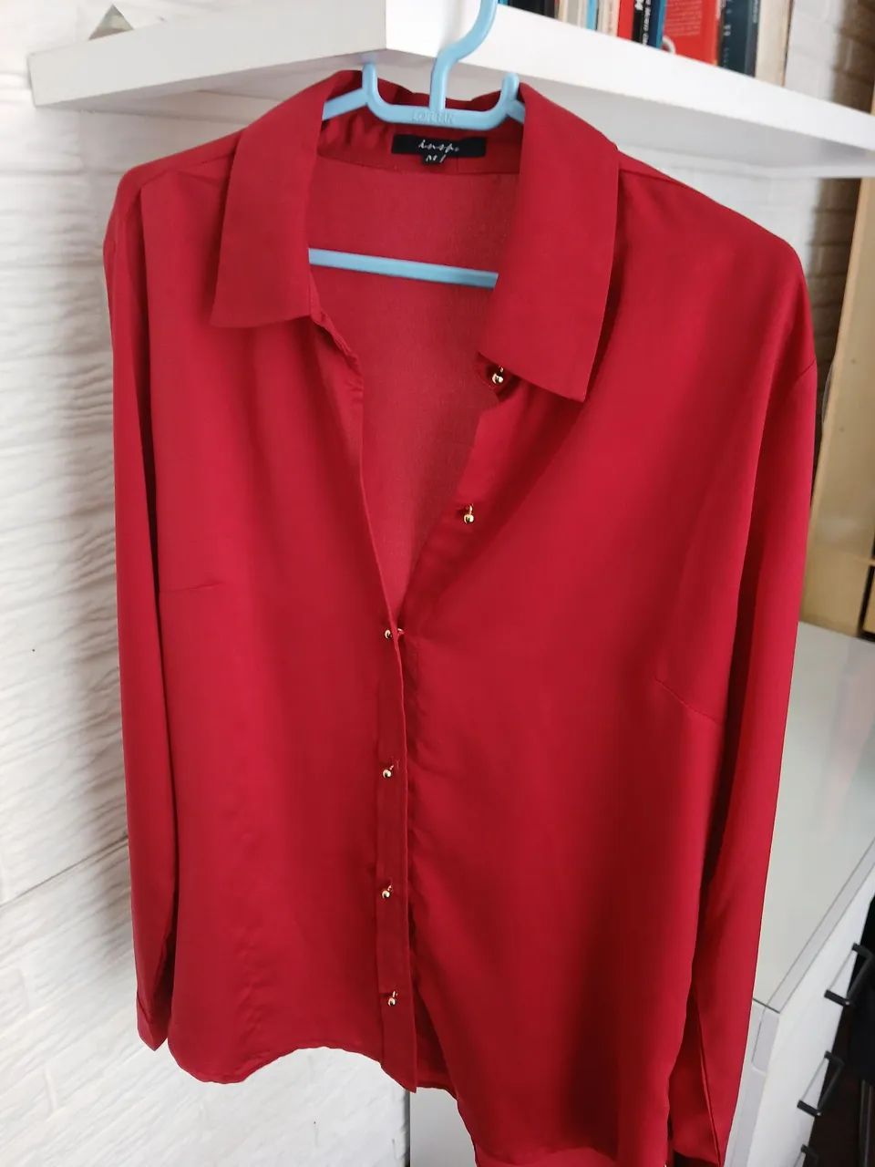 Camisa feminina com botões dourados - Foto 5