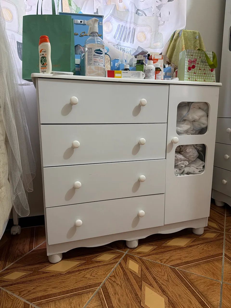 VENDO CÔMODA INFANTIL PEROBA 