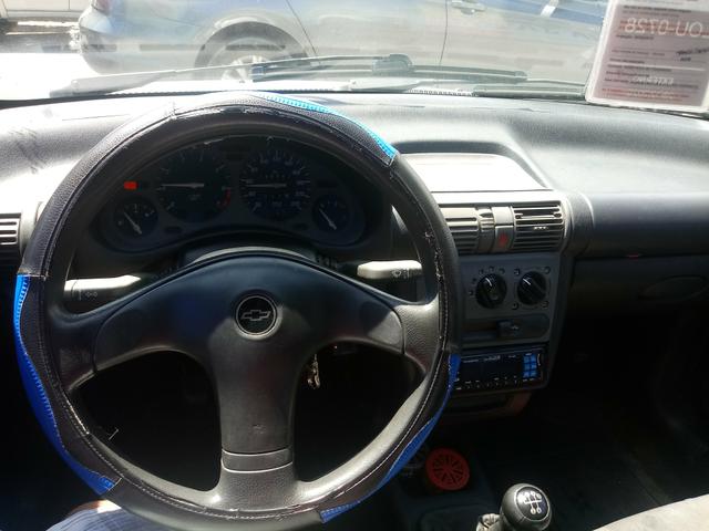 Corsa Classic Sedan 1.0 8 V 4 portas Ar Gelando 4 pneus novos gnv 16mts homologado doc ok - Foto 12