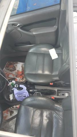 Vendo ou troco focus 2001 - Foto 2