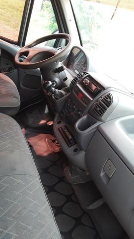 Vendo essa van 2009 modelo 2010 conservada ar direção falar Fernando65 99274.3774 - Foto 2