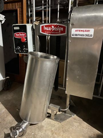 Vende-se embutidora de 30 kg