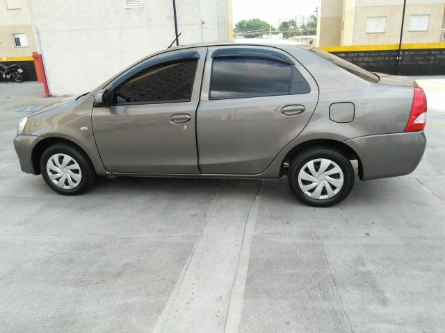 Etios sedan / 2017 / mecânico - Foto 9