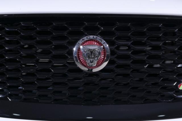 JAGUAR E-PACE P250 R-DYNAMIC S 2.0 16V AWD AUT./2018 - Foto 13