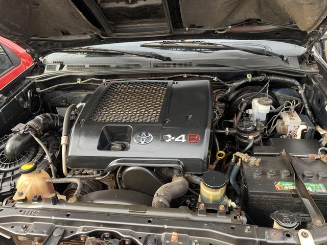 Vendo Hilux srv 3.0 2011 manual 4x2 - Foto 9