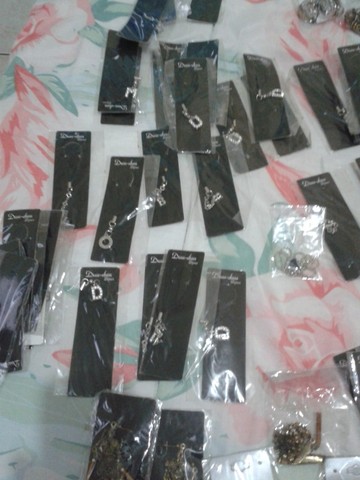 100 peças bijuterias - Foto 3