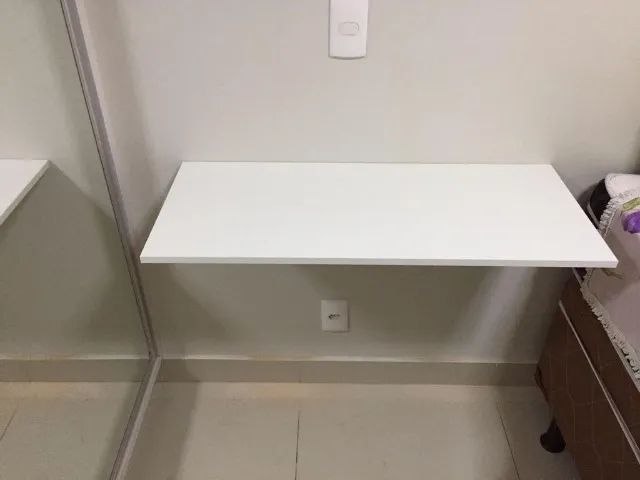 Mesa suspensa em MDF   60X35  pronta entrega cor Branca 