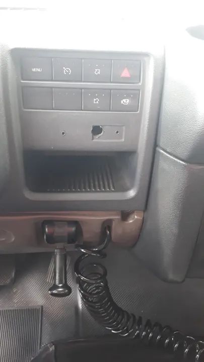 VW 17.190  13/14 Baú Bebidas 8 Baias - Foto 7