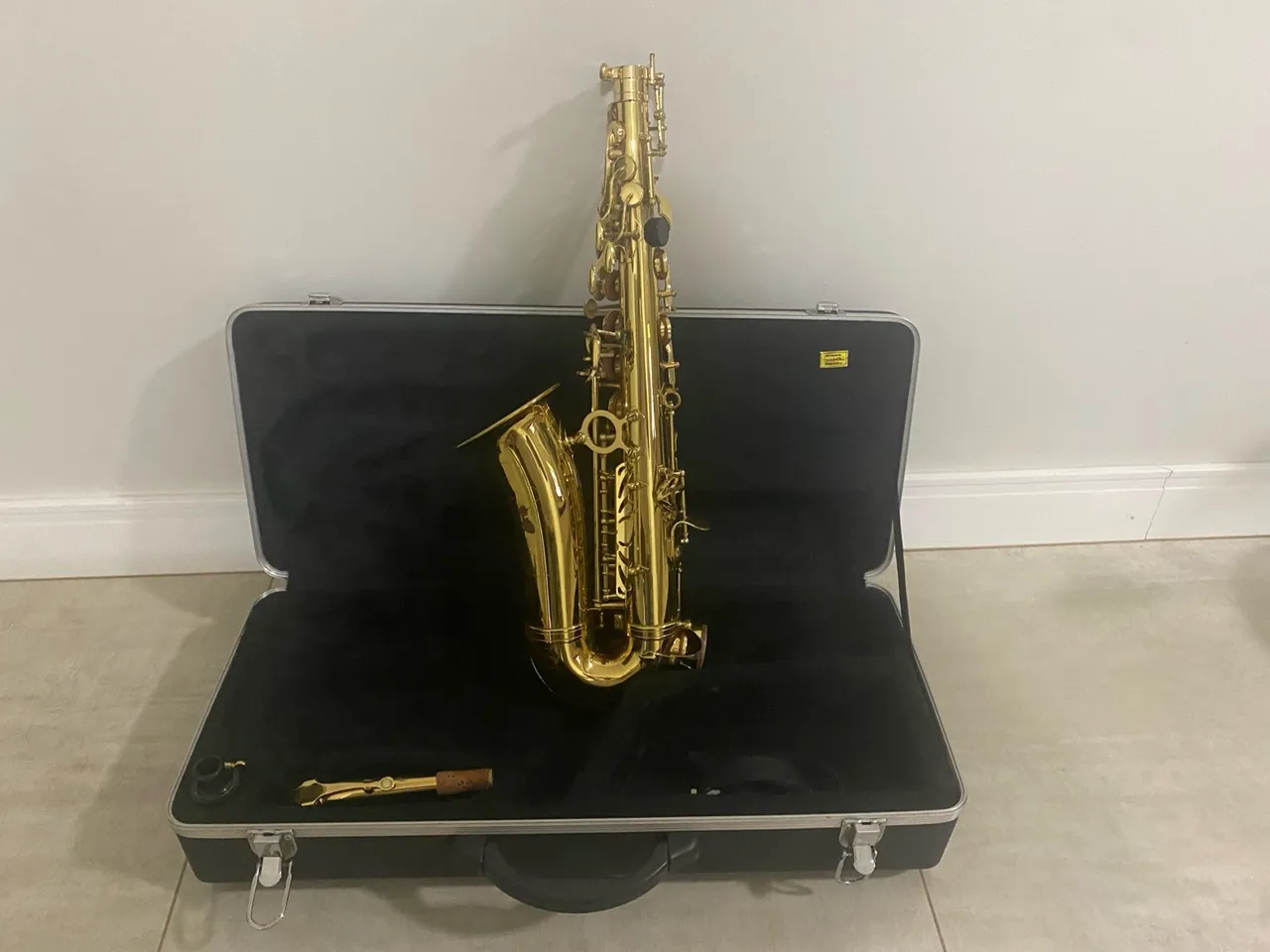 Saxofone-Alto marca Wogga