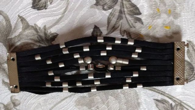 Bracelete de tecido com berloques prata - Foto 3