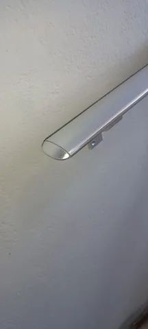 CORRIMÃO DE PAREDE EM ALUMÍNIO MODELO CHATO / FABRICAMOS SOB MEDIDA / R$100,00 O METRO  - Foto 2