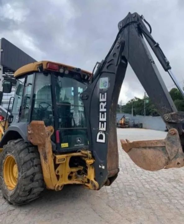 Retroescavadeira John Deere 4x4 ano 2017