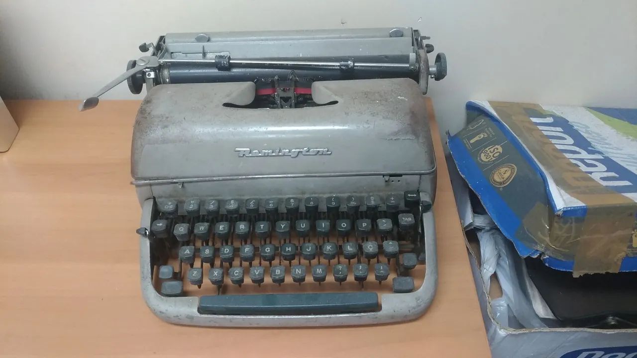 Máquina de escrever antiga - Foto 3