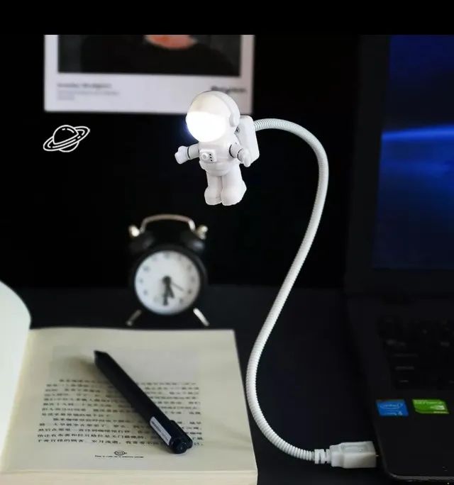 Mini Luz de Leitura USB Astronauta - Foto 4