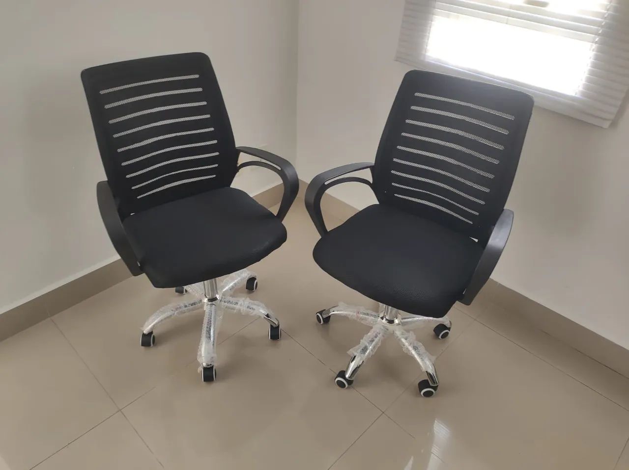 Cadeiras de escritório Novas R$280,00 cada 