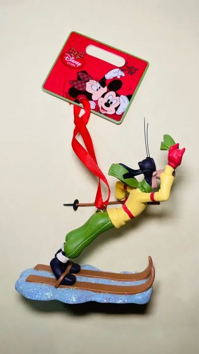 Disney Enfeite de Natal do Pateta Esquiador - altura 10 cm - miniatura de resina - Foto 5