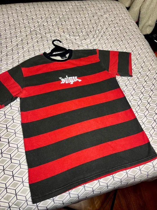 camiseta sufgang refletiva vermelho e preto