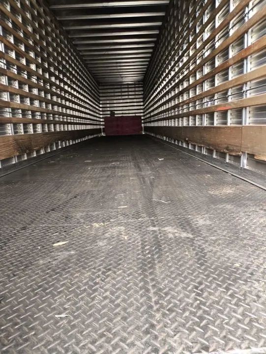 Vendo Carreta baú 3 eixos para 30 paletes ano 2015 - Foto 3