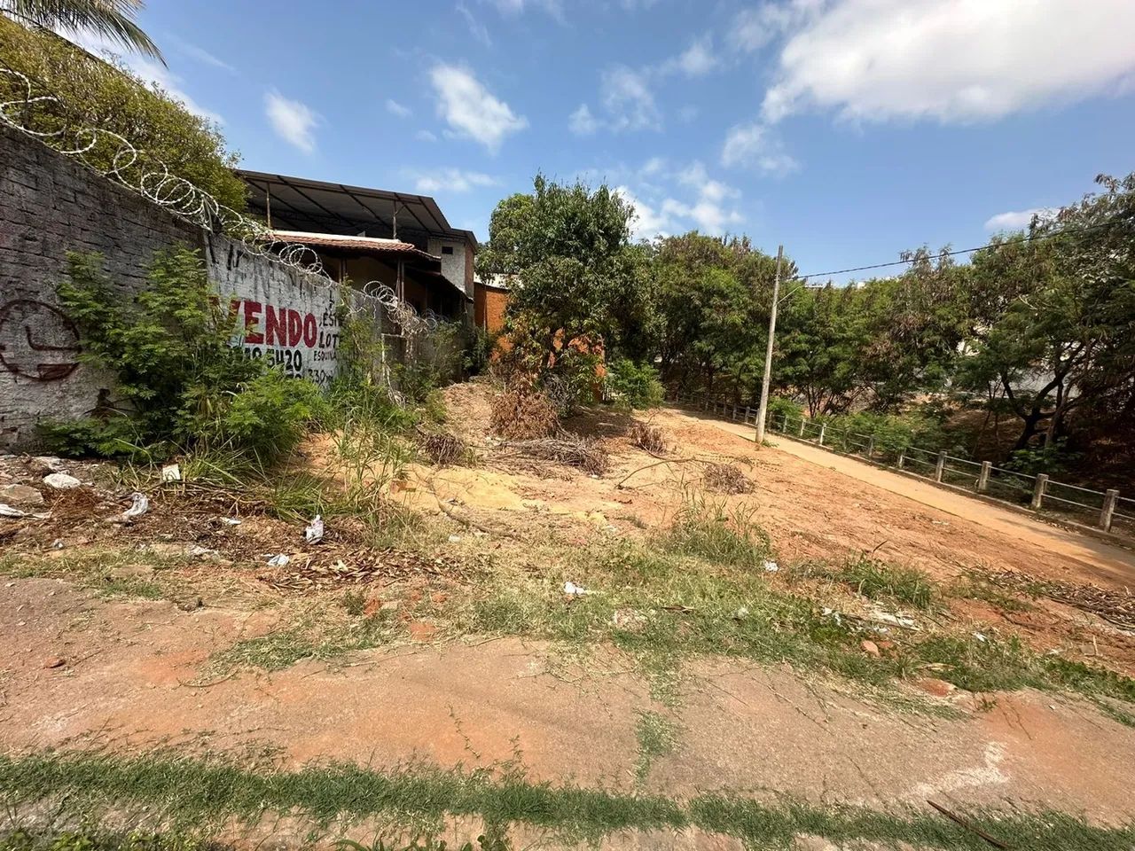 vendo Lote sensacional  330° metros   ou metade 170° metros   próximo  Cristiano Machado