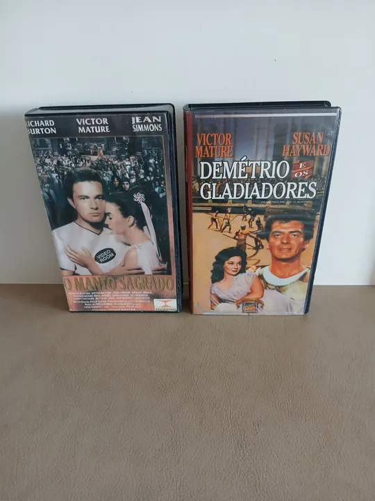 2 Fitas VHS - O Manto Sagrado e Demétrio e os Gladiadores