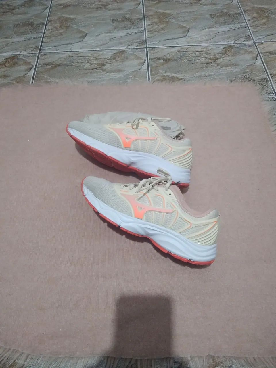 Tênis Mizuno Wave Feminino - Bege e Rosa - Foto 3