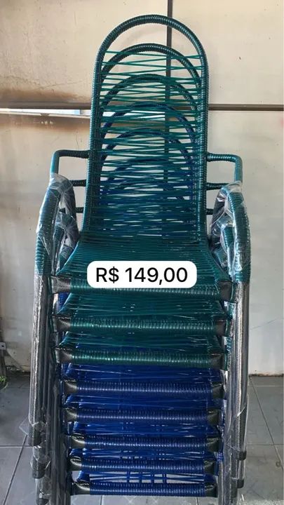 Cadeiras de fio azul e verde e vermelho  - Foto 3