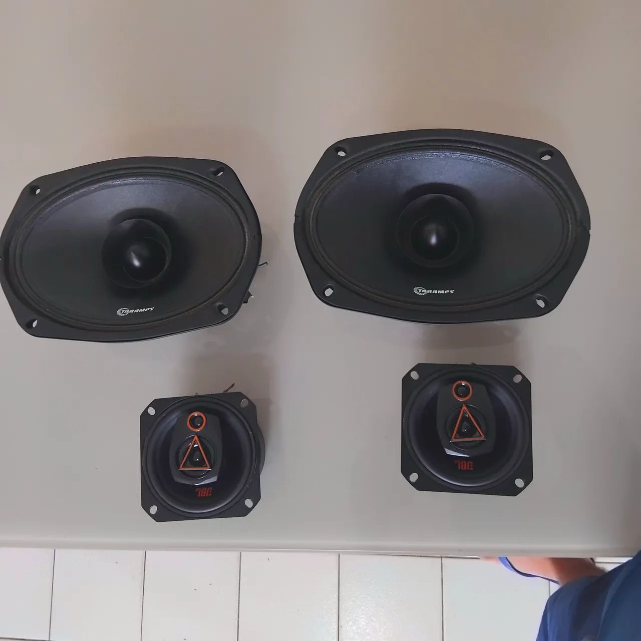 Alto falantes Taramps 6x9" 150w 8? e JBL 4" 80w 4?