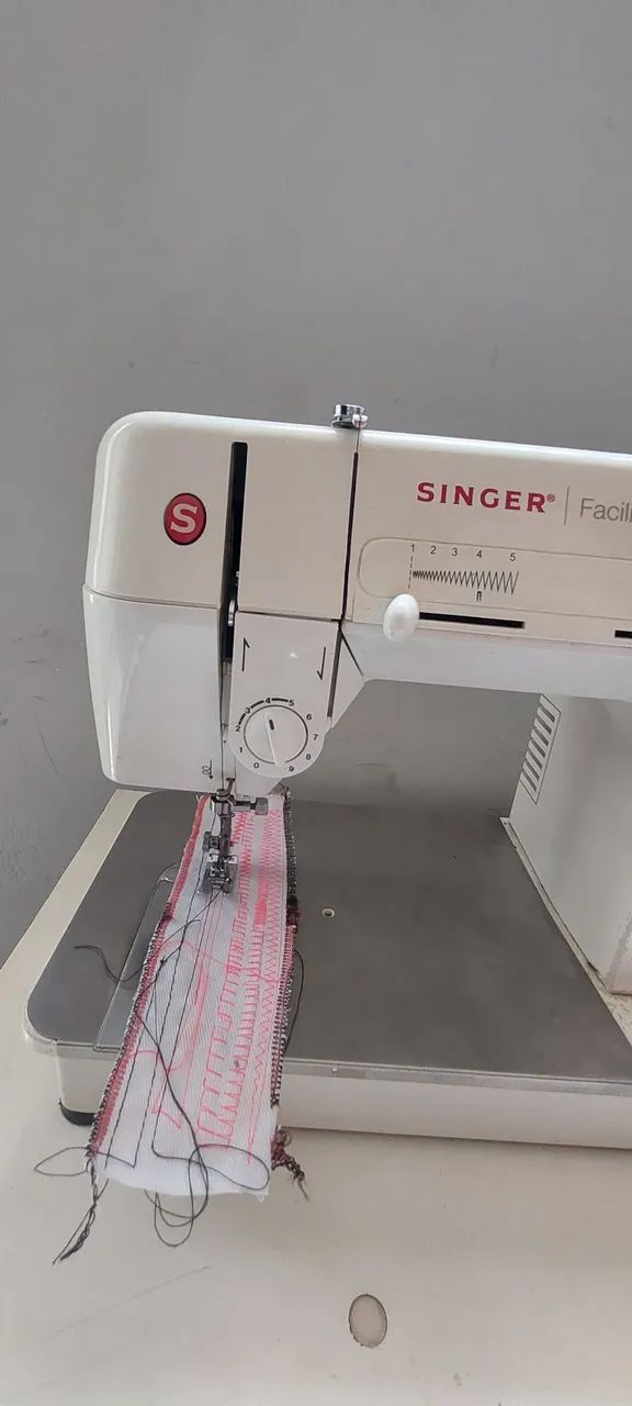 Máquina Singer - Foto 4