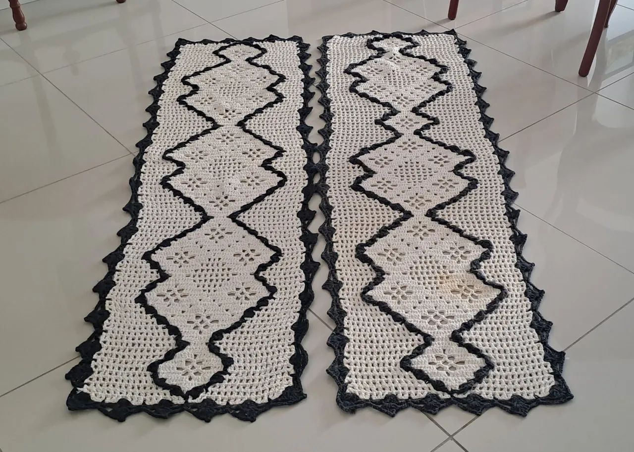 2 Passadeiras em crochê bege e preto