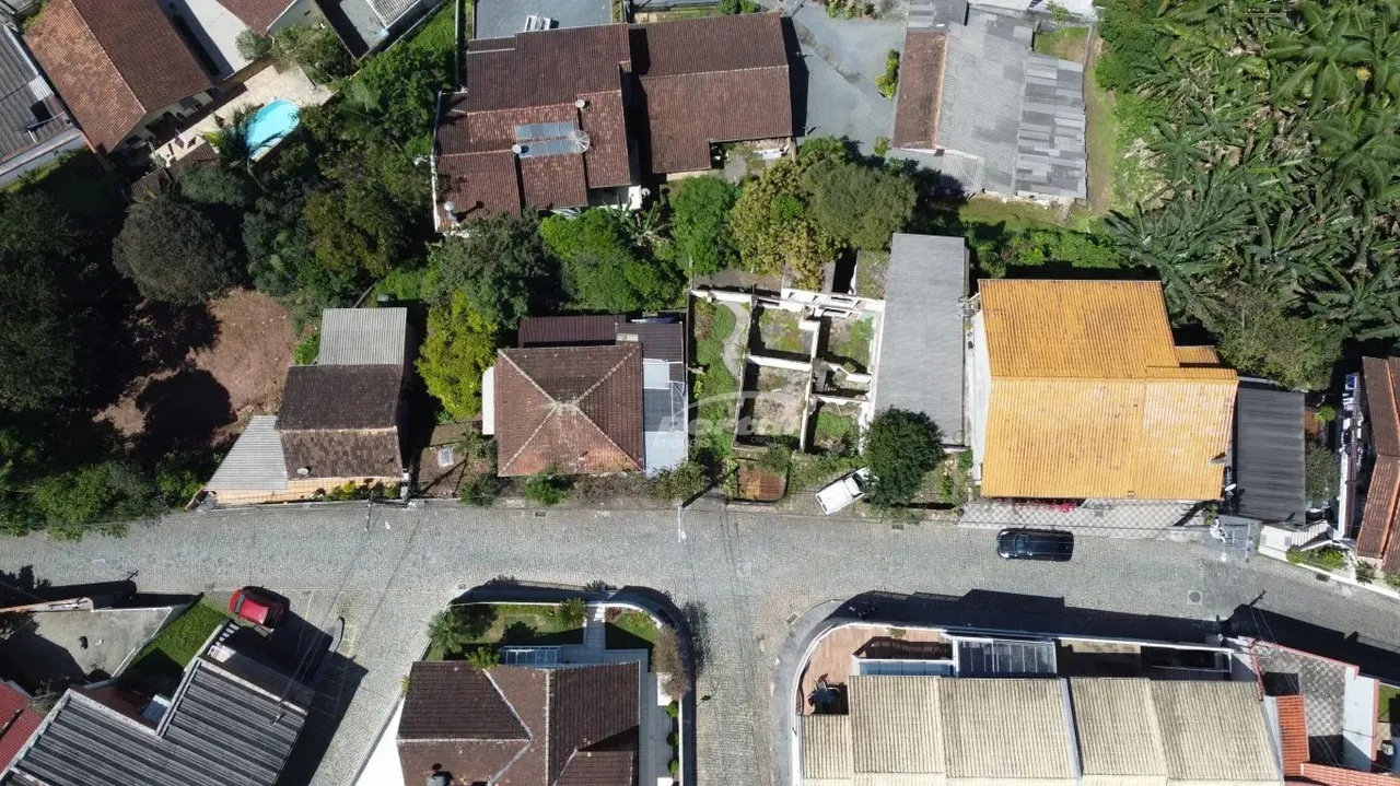 Terreno em Zona Residencial, localizado no centro da cidade. Terreno ZR1 com 17,00 metros