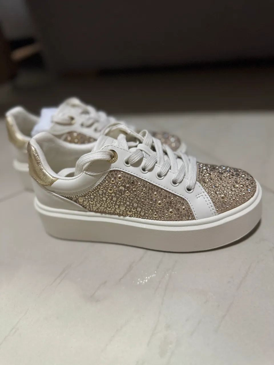 Tênis Michael Kors cristais dourados número 34 - Foto 6
